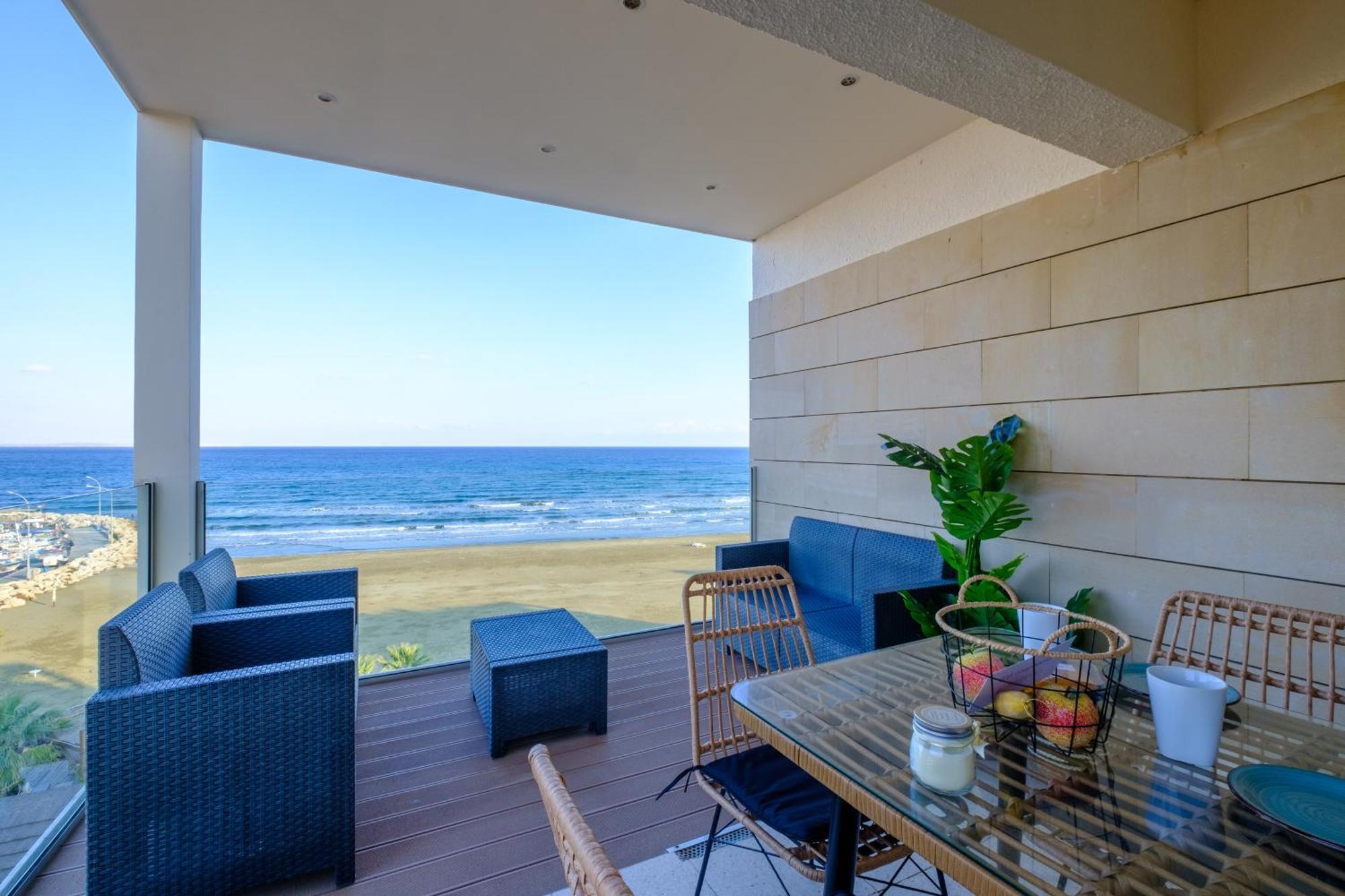 Lazuli Beachfront 254 Apartament